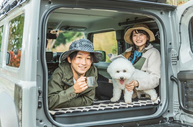ペットとキャンピングカーで旅をするメリットと魅力について解説